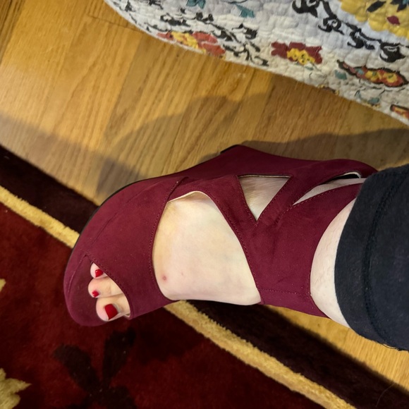 Guess Suede Platform Heels - Picture 4 of 6